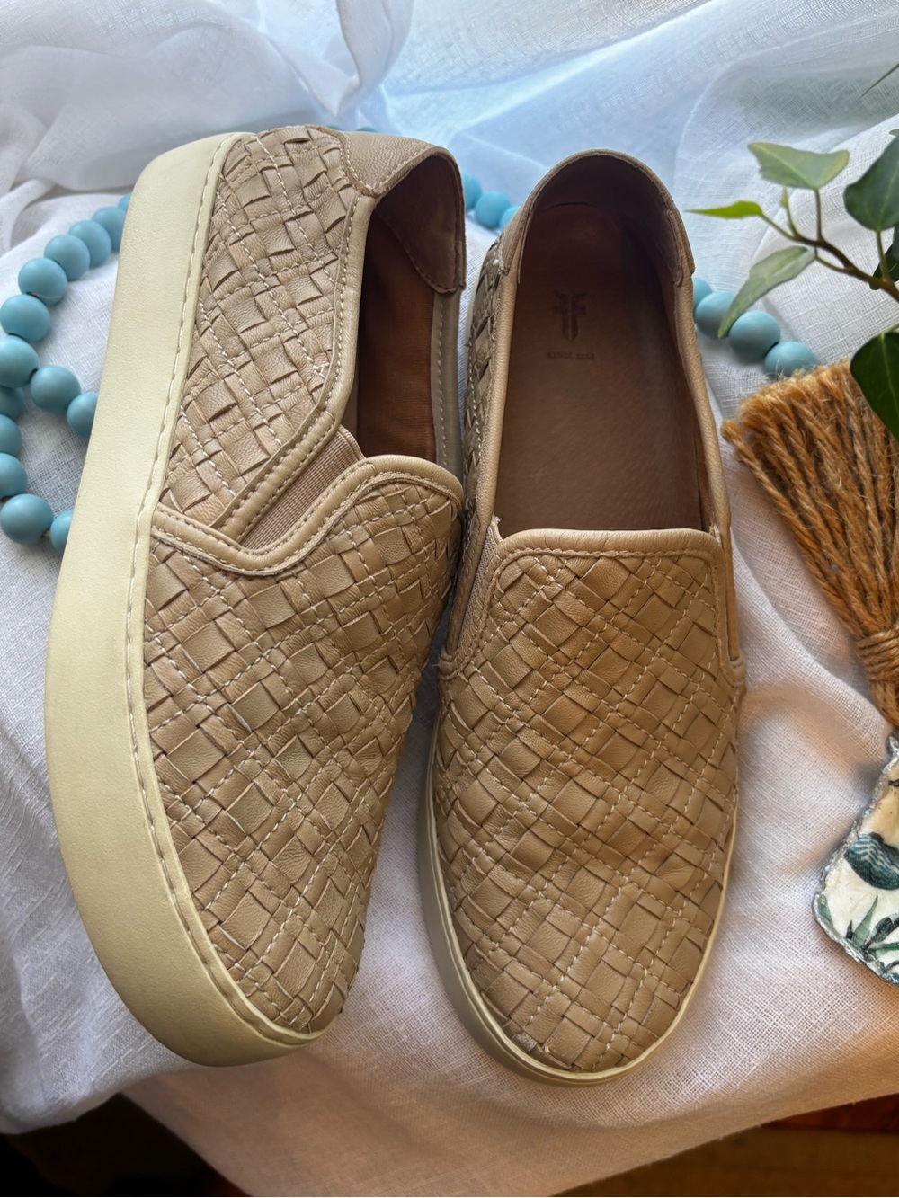 Frye Leather Lena Slip On Sneakers Size 7.5 Tan Leather Woven Comfort Shoe
